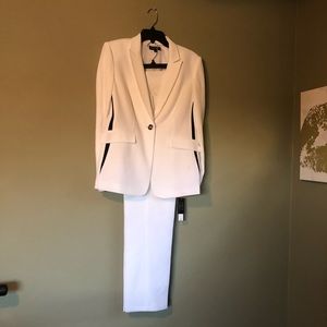 🚫SOLD🚫Beautifully Chic Pant Suit - Size 8 NWT